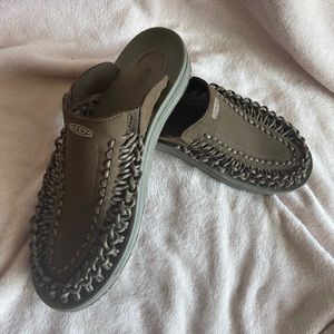 Keen UNEEK slide sandals